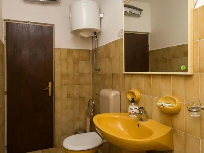 Апартаменты Maria Kolo Ep- Three Bedroom With Backyard Terrace And Sea View Donje Celo
