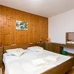 Appartamento Maria Kolo Ep- Three Bedroom With Backyard Terrace And Sea View