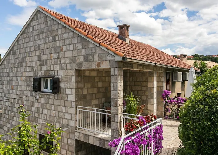 Maria Kolo Ep- Three Bedroom With Backyard Terrace And Sea View