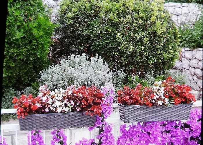 Maria Kolo Ep- Three Bedroom With Backyard Terrace And Sea View * Donje Celo